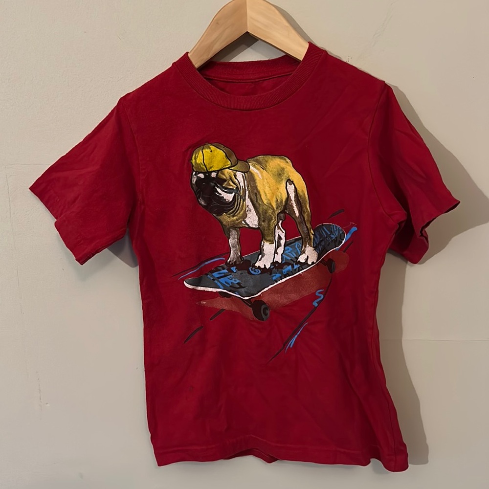 Class club size 4/5 Short sleeve kids t bulldog on skateboard with yellow hat